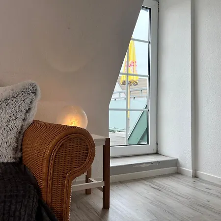 Kuestenkoje Red Balkon Und Hund Willkommen 普雷罗