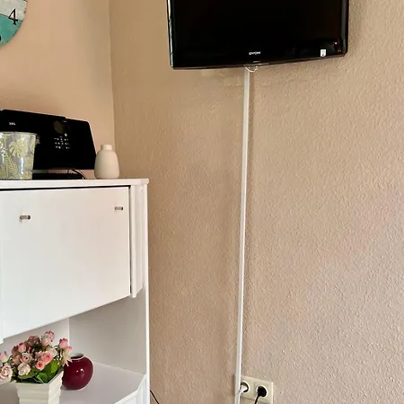 Red Kitchen - Lange Strasse Apartment *