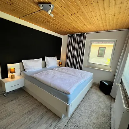 Red Kitchen - Lange Strasse Apartment Prerow