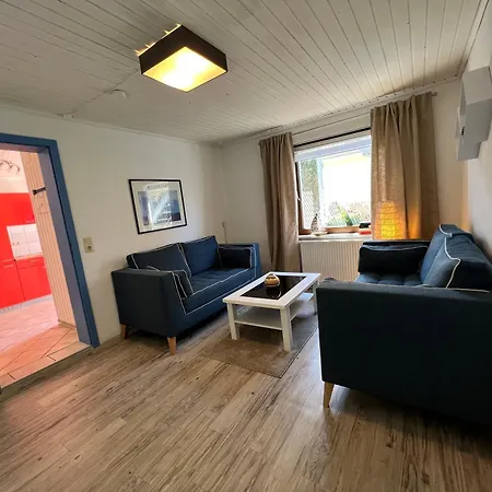 Red Kitchen - Lange Strasse Apartment