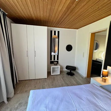 Red Kitchen - Lange Strasse Apartment *