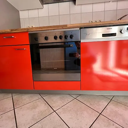 Red Kitchen - Lange Strasse Apartment Prerow