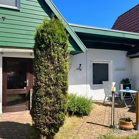 Red Kitchen - Lange Strasse Apartment *