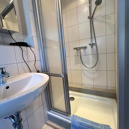 Apartment Red Kitchen - Lange Strasse